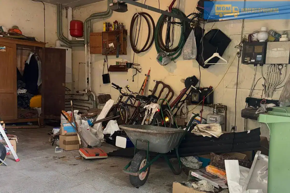Garage vol spullen voor inboedelopruiming